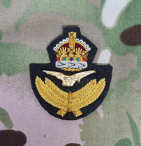 Royal Air Force (RAF) Officers Bullion stitched Beret Badge (CIIIR) (black)