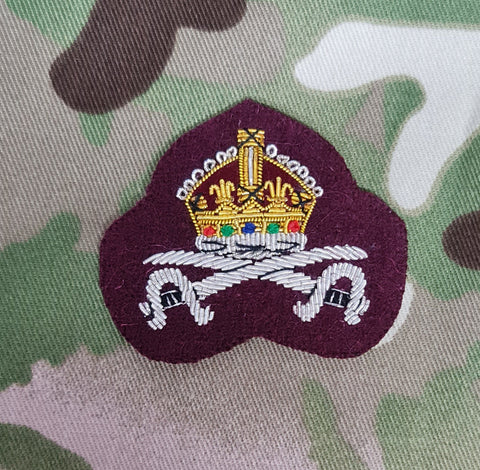 Royal Army Physical Training Corps RAPTC Officers Bullion stitched Beret Badge (CIIIR) (Airborne /Maroon)