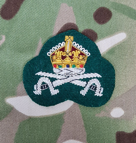 Royal Army Physical Training Corps RAPTC Officers Bullion stitched Beret Badge (CIIIR) (Commando Green)