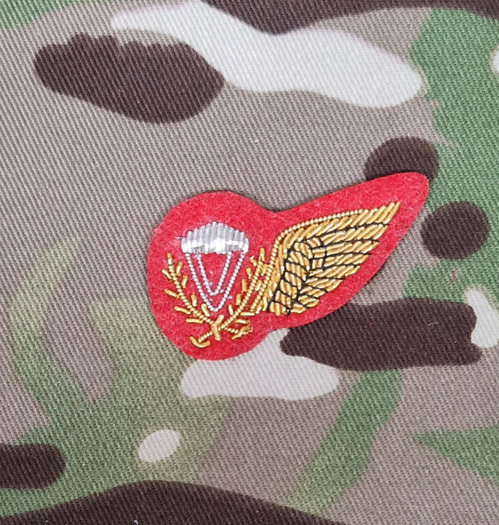 British Army Parachutist Jump Instructor qualification Brevet / Wings bullion Wire Bullion Embroidered Badge Wire Bullion Embroidered Badge gold on black Mess Dress