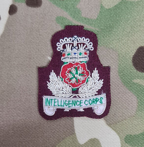Intelligence Corps Maroon Officers Bullion stitched Beret Badge (EIIR)